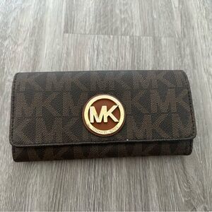 Michael Kors Fulton Flap Wallet